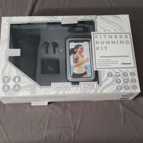 NIB Fitness running kit - Picture 1 of 9